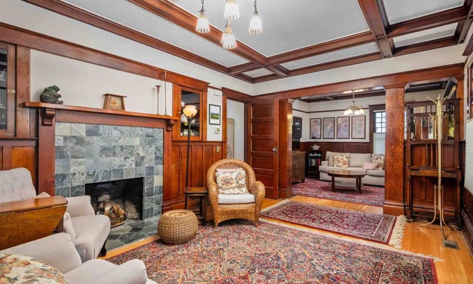 McMinnville House | Enjoy this comfortably furnished, historic Craftsman home just 1 block from downtown McMinnville