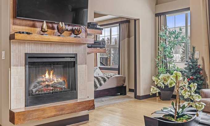 Canmore Apartment | Enjoy this Stunning Condo with Hot Pools, Steam Room, Onsite Spa and Restaurant
