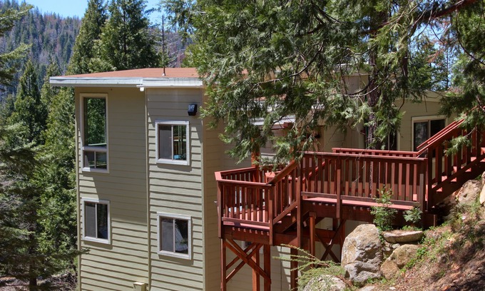 Yosemite West House | Enjoy Yosemite In Peace And Comfort.
