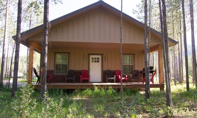 Columbia Falls House | Enjoy your getaway and explore with Glacier Park as your back yard. Book now!