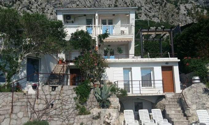 Kotor House | Enjoy your holiday in a quiet environment on a lovely property with a terrace