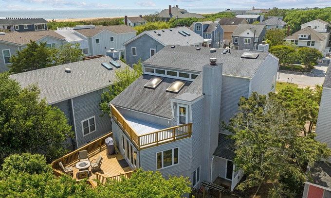 Northeast Virginia Beach House | Enjoy your vacation at the Triple Wave Rider