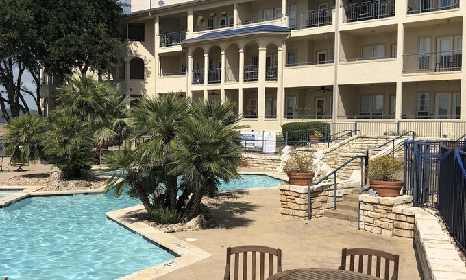 Lago Vista Condo | Enjoy your wonderful vacation at Lakeside Escape
