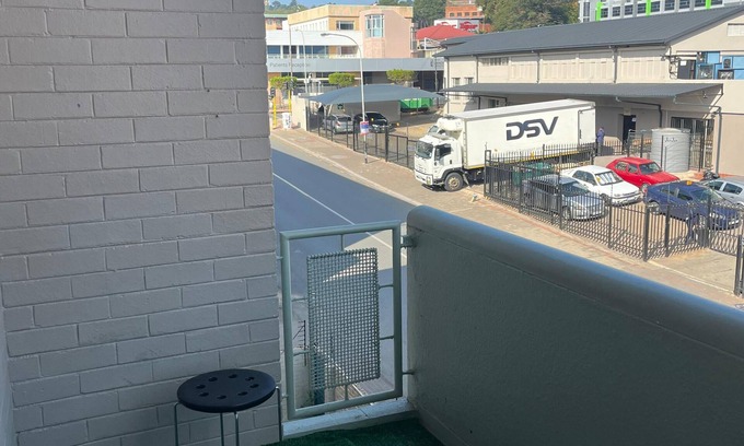 Greater Johannesburg Metropolitan Area Apartment | Enjoyable 2-bedroom apartment with AC in vibrant Johannesburg