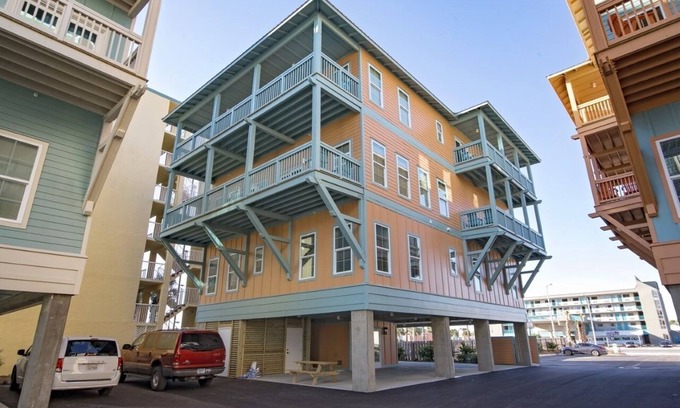 Gulf Shores House | Enormous 12 Bedroom Gulf Shores Retreat Pool & Gulf Views by Prickett Properties
