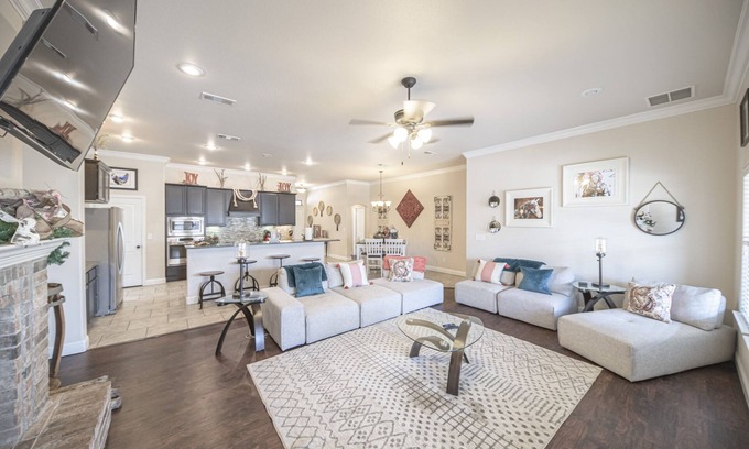 Midland House | Enormous house with new backyard