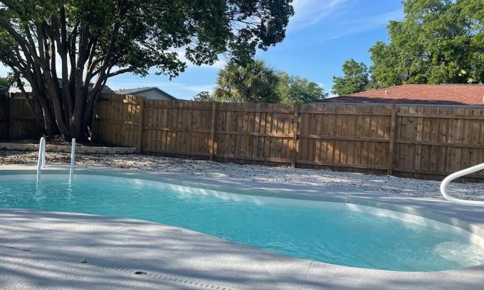 Oldsmar House | Enriques Private Pool Guest House 3 Bedrooms