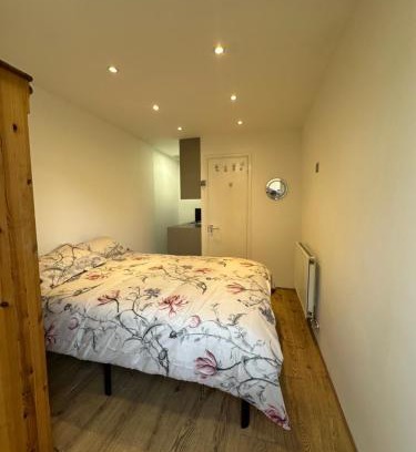 Custom House Apartment | Ensuite double Room near ExCeL London