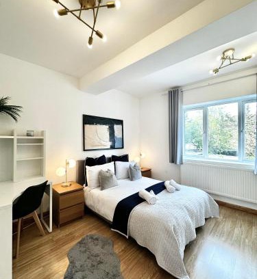 East Acton House | Ensuite Room - Great City Access