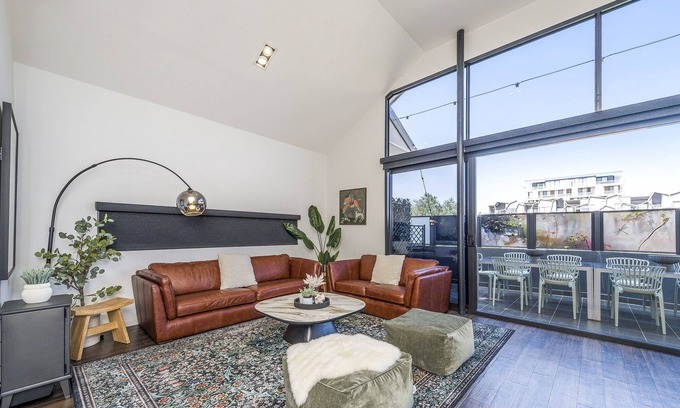 Leederville Apartment | Entertainment Hub: Location, Cinema, Games, Wifi