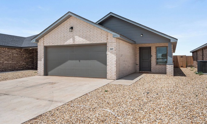 Southgate House | Entire 3-bedroom house in Lubbock. Sleeps 6, pets, fenced yard