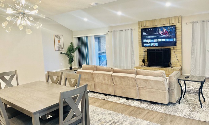 Quail Valley House | Entire 3 bedroom 2.5 baths Spacious and Stylish Home in the Heart of Houston