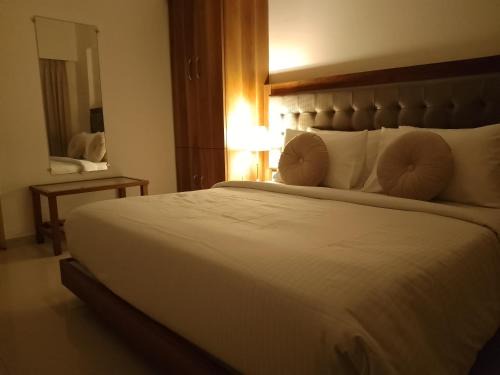 Chandivali Apartment | Entire 3 bhk by The Good Traveller