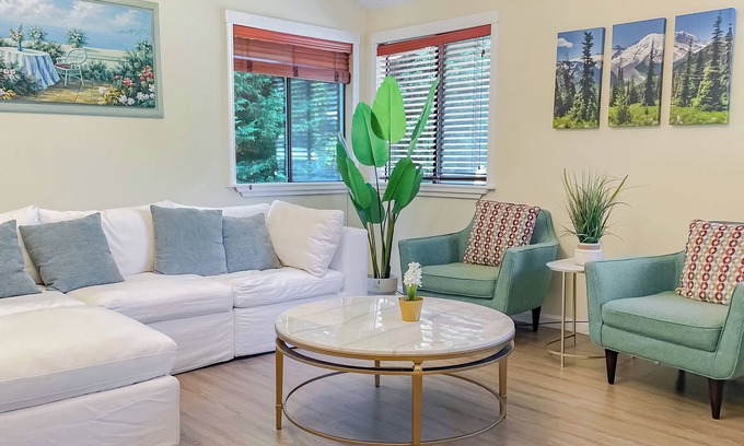 Lynnwood House | Entire 3BR/2BA Home: 5 beds, Kitchen, Laundry, Work Desk, Private Yard, AC