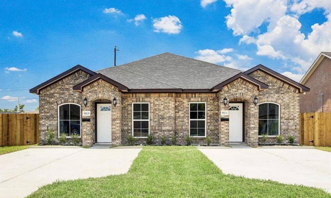 Southeast Houston House | Entire 6Bd/4Ba Duplex near NRG !
