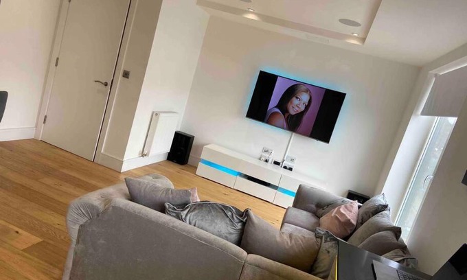 Potters Bar Apartment | Entire Apartment - Amazing Location, Hertfordshire