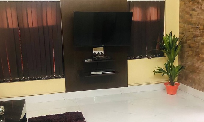 Tollygunge House | Entire Apartment- Centrally located in Tollygunge