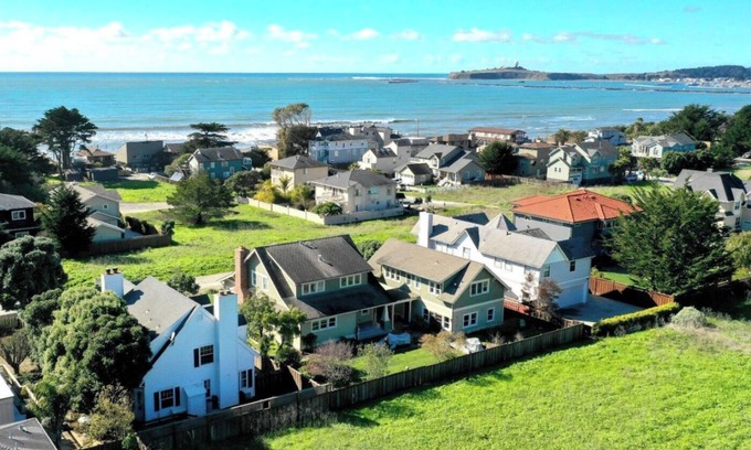 El Granada House | Entire Beach House 4Br 3.5Ba - Walk to the waterfront