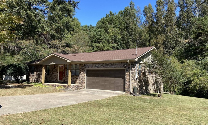 Gadsden House | Entire Beautiful family home, 4.5 miles to Noccalula Falls & near downtown.