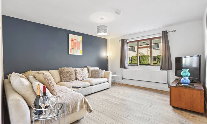 Ramsey House | 🌟 Entire Beautiful Home In The Heart Of Bury 🏡