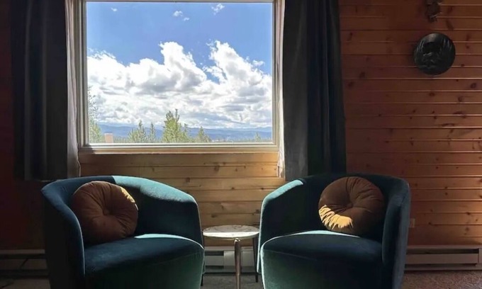 Grand Lake Cabin | Entire Cabin: Step Back in Time at The Piney Lodge
