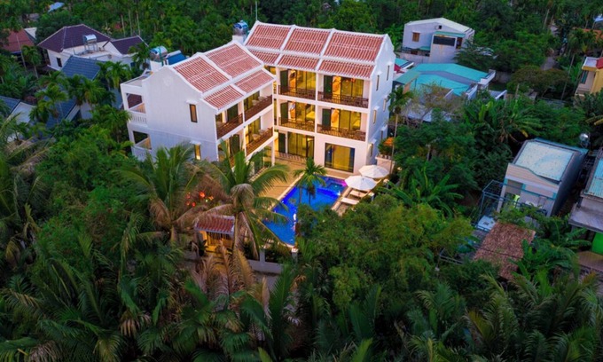 Cam Thanh Villa | Entire Chiều Hạ Villa 13BR: Breakfast, Pool, Garden Kitchen