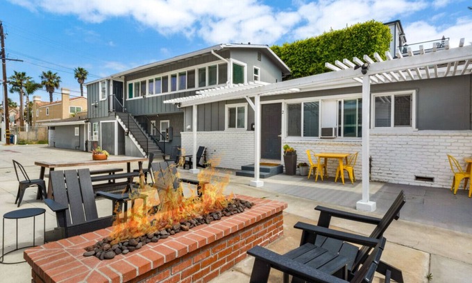 Huntington Beach Bed & Breakfast | Entire Complex | Steps To The Sand | Sleeps 20