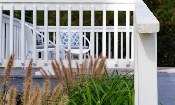 Irvington House | Entire cottage next to Tides Inn, big yard & bikes