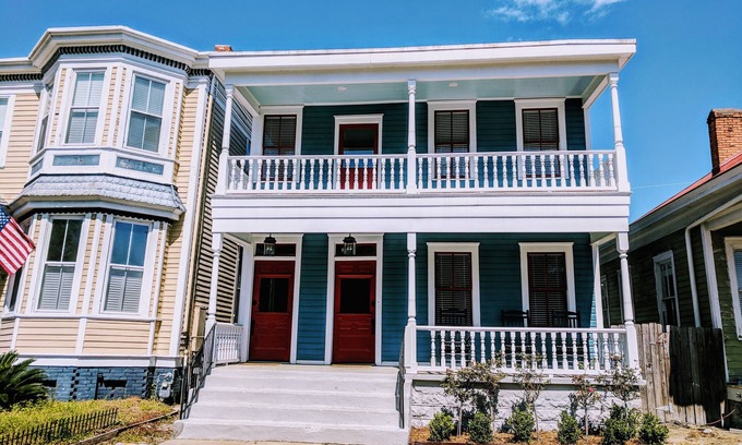 Thomas Square House | Entire Duplex in Starland District