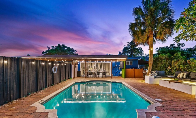 Coral Heights Villa | Entire Duplex (Vila 1 & Vila 2) w/2 heated POOLS