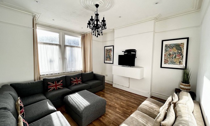Bounds Green House | Entire Edwardian Home - North London