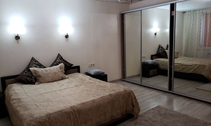 Riscani Villa | Entire First Level of Villa DT w/free WiFi and Parking