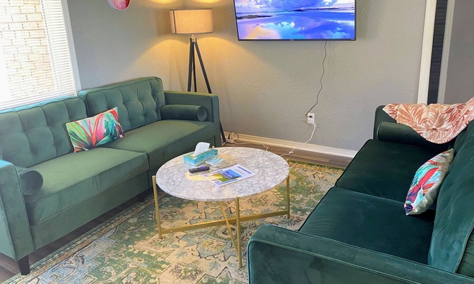 Central Oklahoma City House | Entire Gorgeous 3BR π Large π Fenced Yard π Pets Welcome