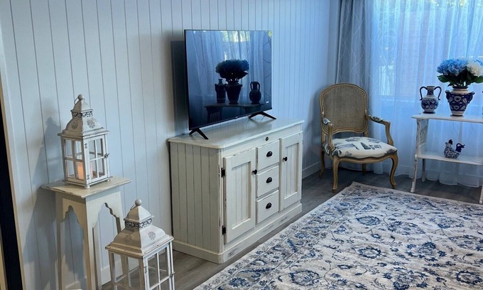 Margate Apartment | Entire Guesthouse - Rainbows End