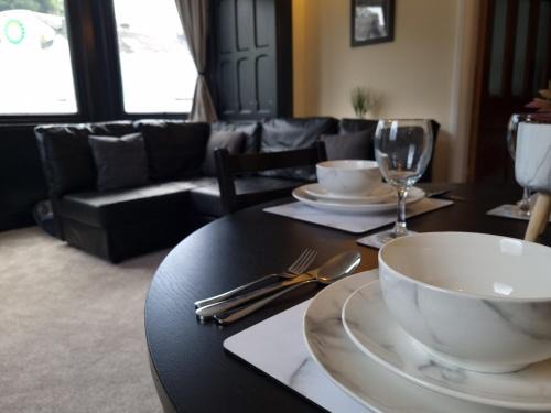 Ambleside House | Entire holiday home with FREE parking & fast WIFI