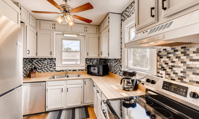Edgewater House | Entire Home close to Sloan's Lake and Downtown Denver Large 3 car garage