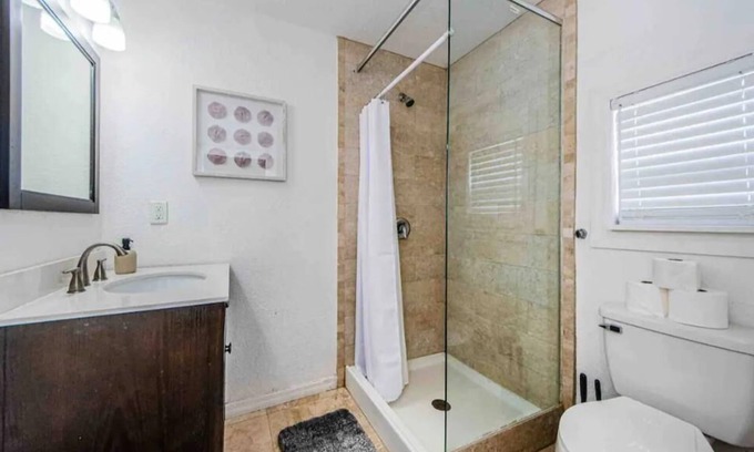 Clearwater House | Entire Home Close to the Beach!