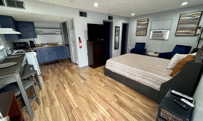 Airport Township Apartment | Entire Home - Guest House 10 minutes to Airport & Hospitals