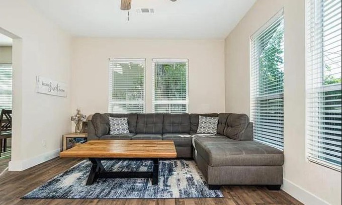 Oak Cliff House | Entire Home hosted by Mesonn