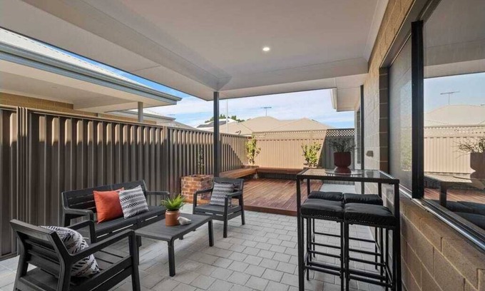 Carlisle House | Entire Home, Modern 3x2 in VicPark