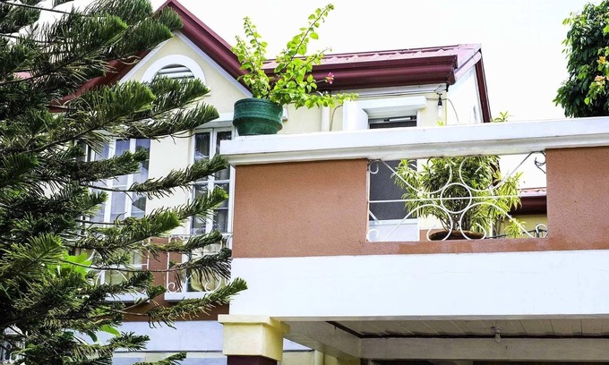 Imus House | Entire Home near SM Molino and Vermosa Ayala