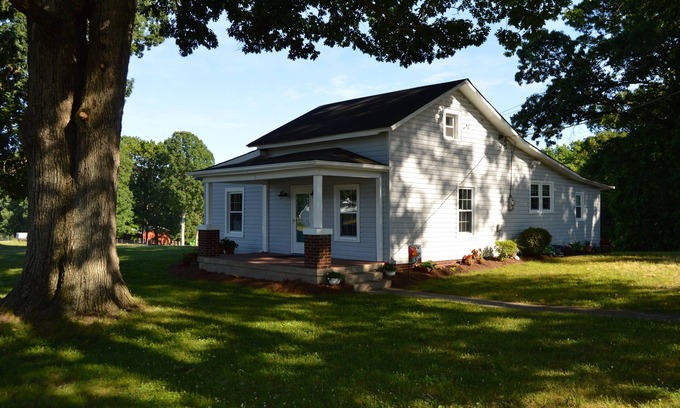 Lynchburg House | Entire home, quiet pastoral setting, 2 miles from Liberty University Campus