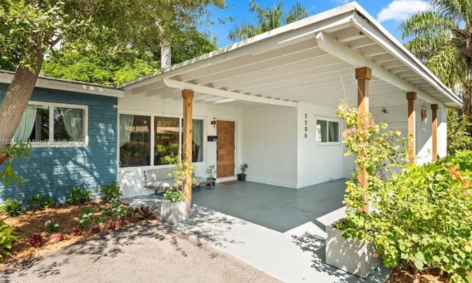 Hollywood Lakes House | Entire Home | Spa feelings minutes from the beach