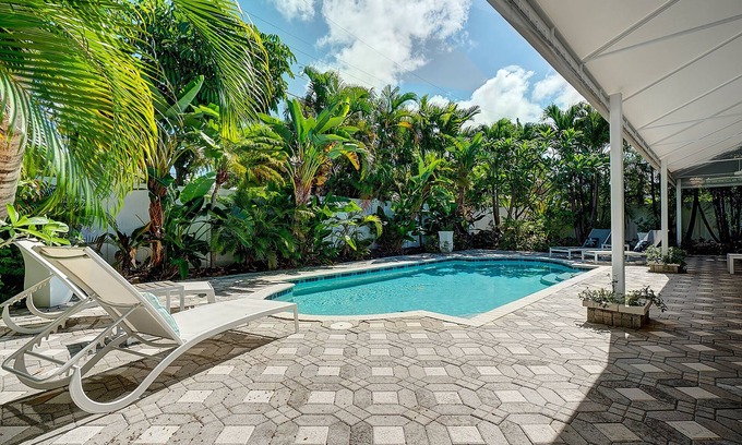South Corals House | Entire home with a resort style pool. Close to beaches, shopping & resturants.