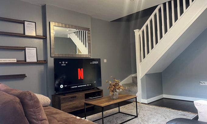 Manchester House | Entire Home With Private Parking