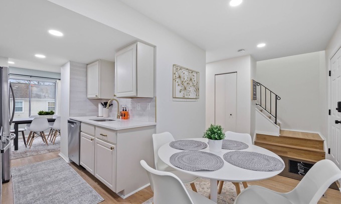 Woodbridge House | Entire Home - Woodbridge Wonderhouse 2000+sqft!