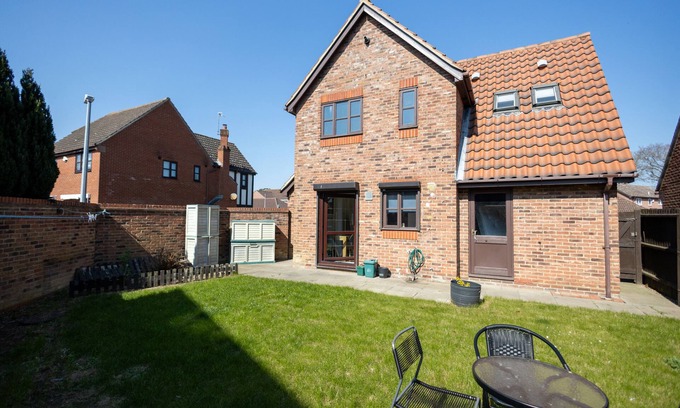 Colchester House | Entire House in Colchester - Eastwood