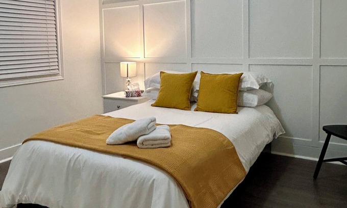 Brandon House | Entire house with 5 bedrooms across BU