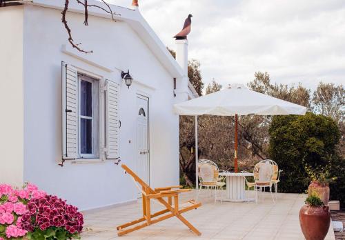 Galatas House | Entire house with garden, 70m from the beach.