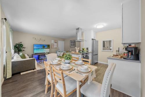 Mira Mesa House | Entire Private 2BR-1Bth King Bed, Pool, HotTub, 2 Parkings, Mira Mesa, Available Now